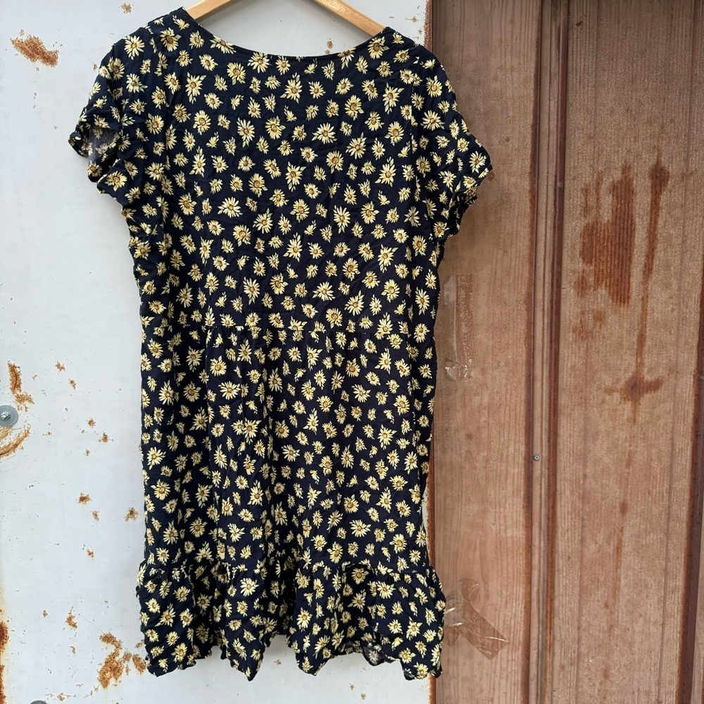 Passport Sunflower Dress 🌻 - Picture 2 of 6